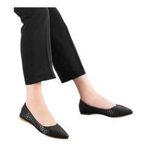 BUTITI Black Woven Pointed-Toe Flat - Women